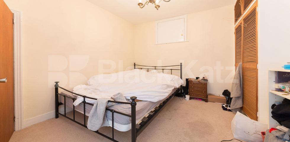 			NEW INSTRUCTION!, 2 Bedroom, 1 bath, 1 reception Flat			 Firs avenue, Muswell Hill